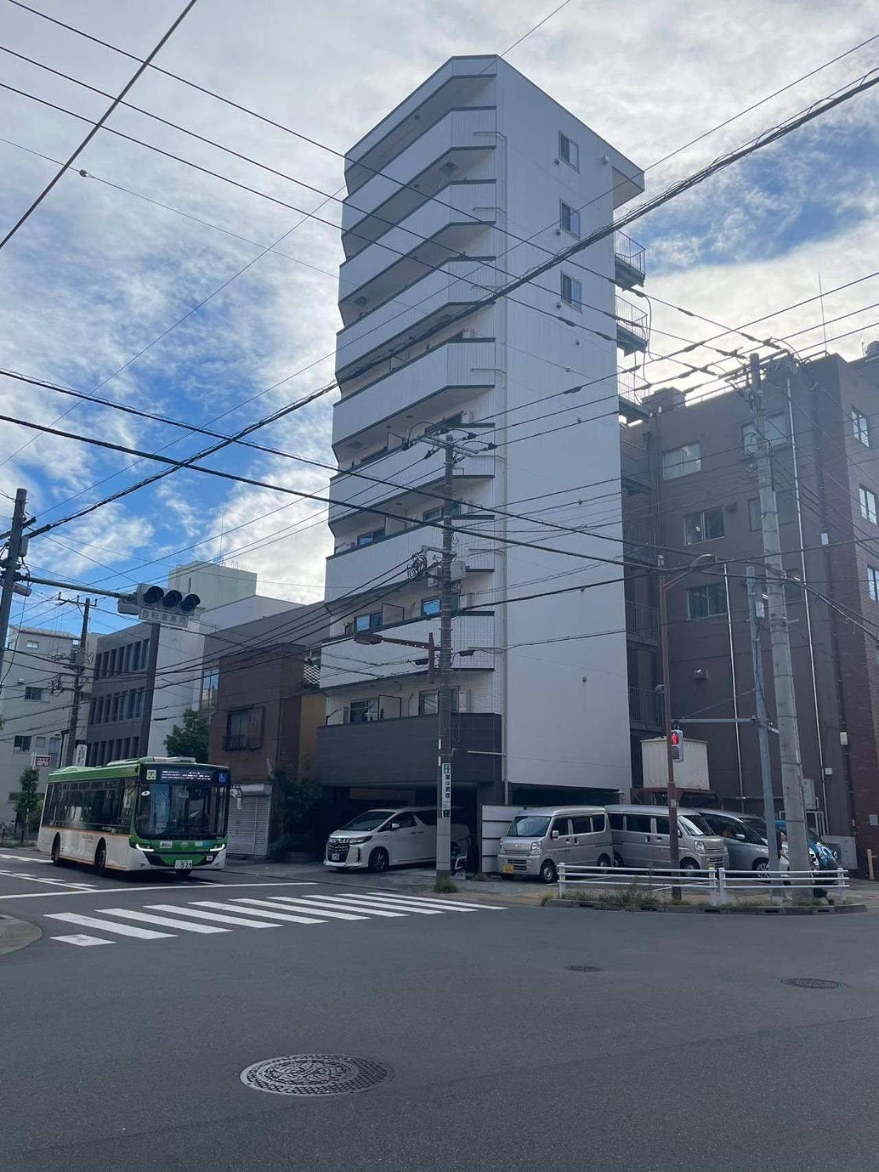 Calum Asakusa Imado Tokyoカルム浅草今戸ツインルーム新築民泊東京浅草隅田川今戸神社近くスカイツリー見えるコンビニコインランドリー近くある浅草駅まで徒歩圏内アクセス便利成田空港羽田空港銀座渋谷東京駅直通 Tóquio Exterior foto